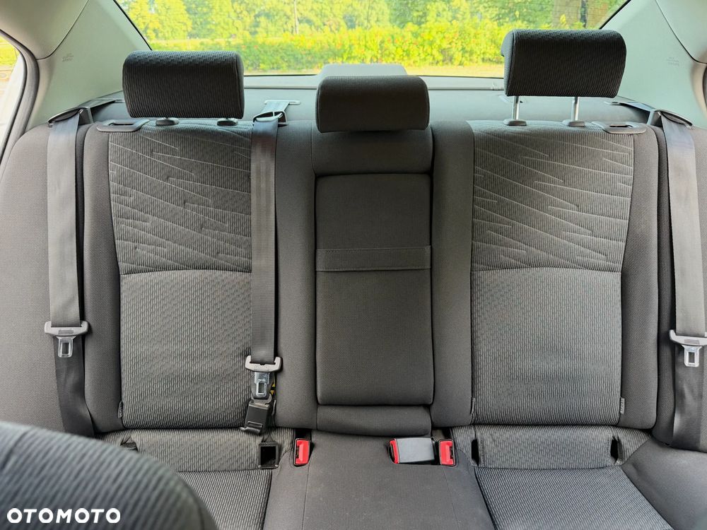 Toyota Avensis 1.8 Sol plus NAVI MS - 19