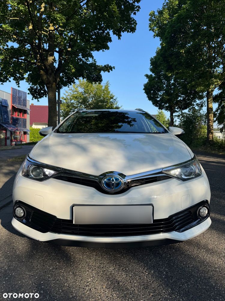 Toyota Auris 1.8 HSD Luna - 1