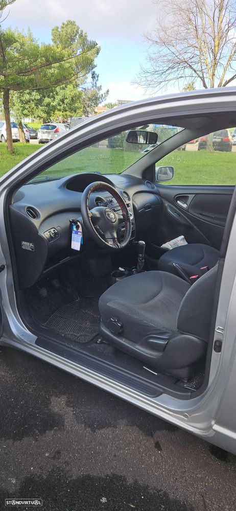 Toyota Yaris 1.4 D-4D Sol AC - 8