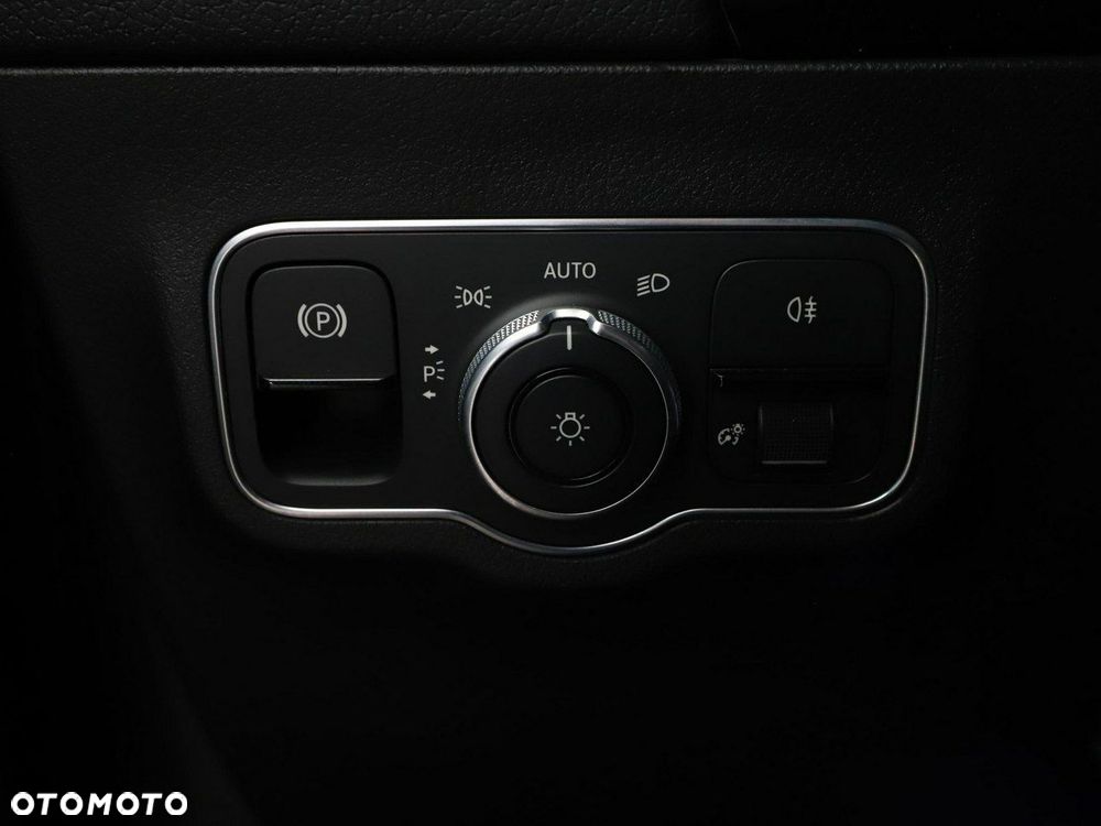 Mercedes-Benz Klasa B 180 7G-DCT Progressive - 37