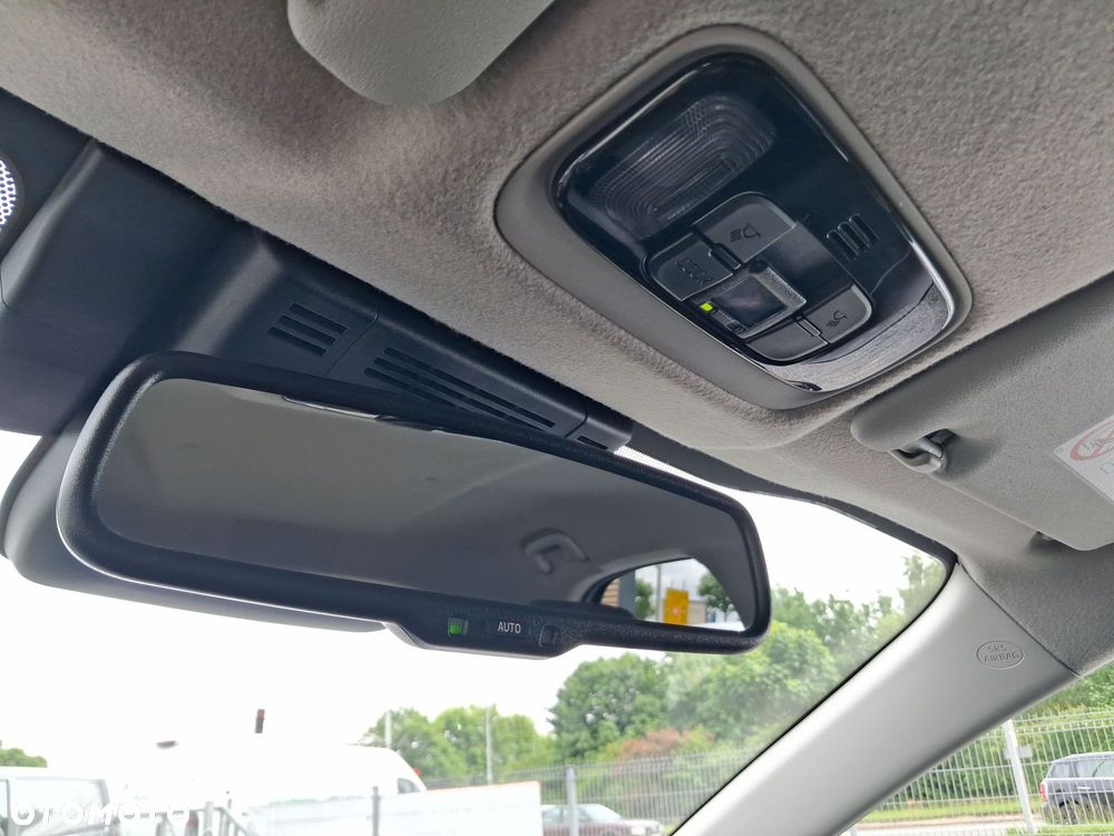 Toyota Yaris Hybrid 1.5 Style - 25