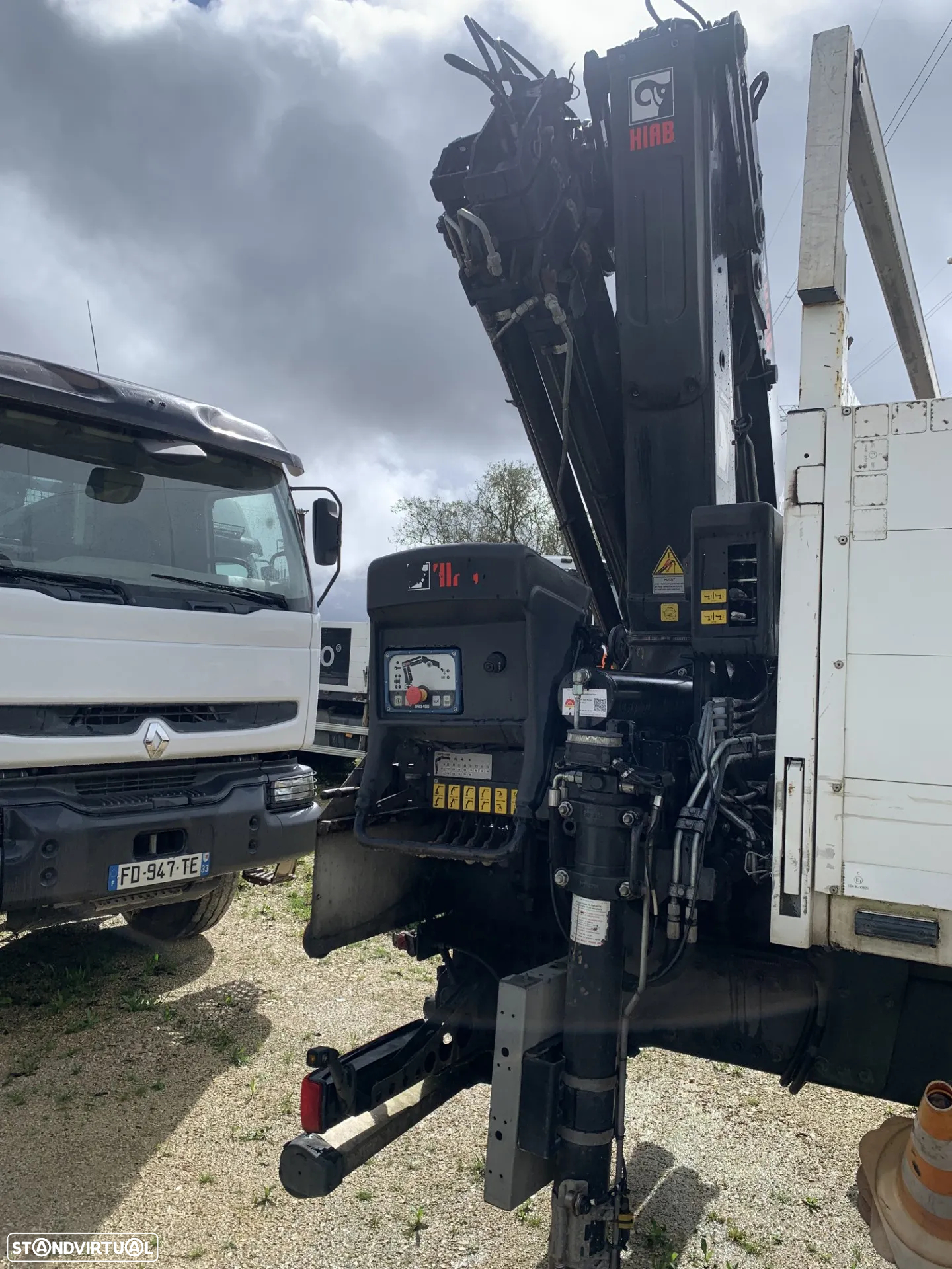 Renault T.C.K C/ GRUA HIAB C/ COMNDO - 5