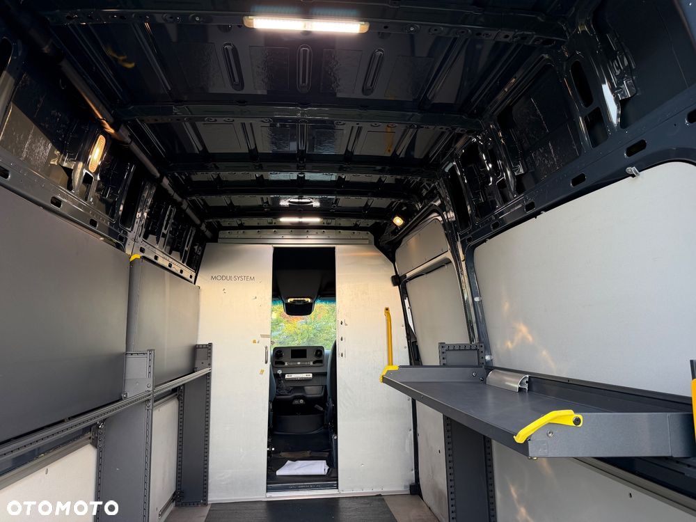 Mercedes-Benz Sprinter - 13