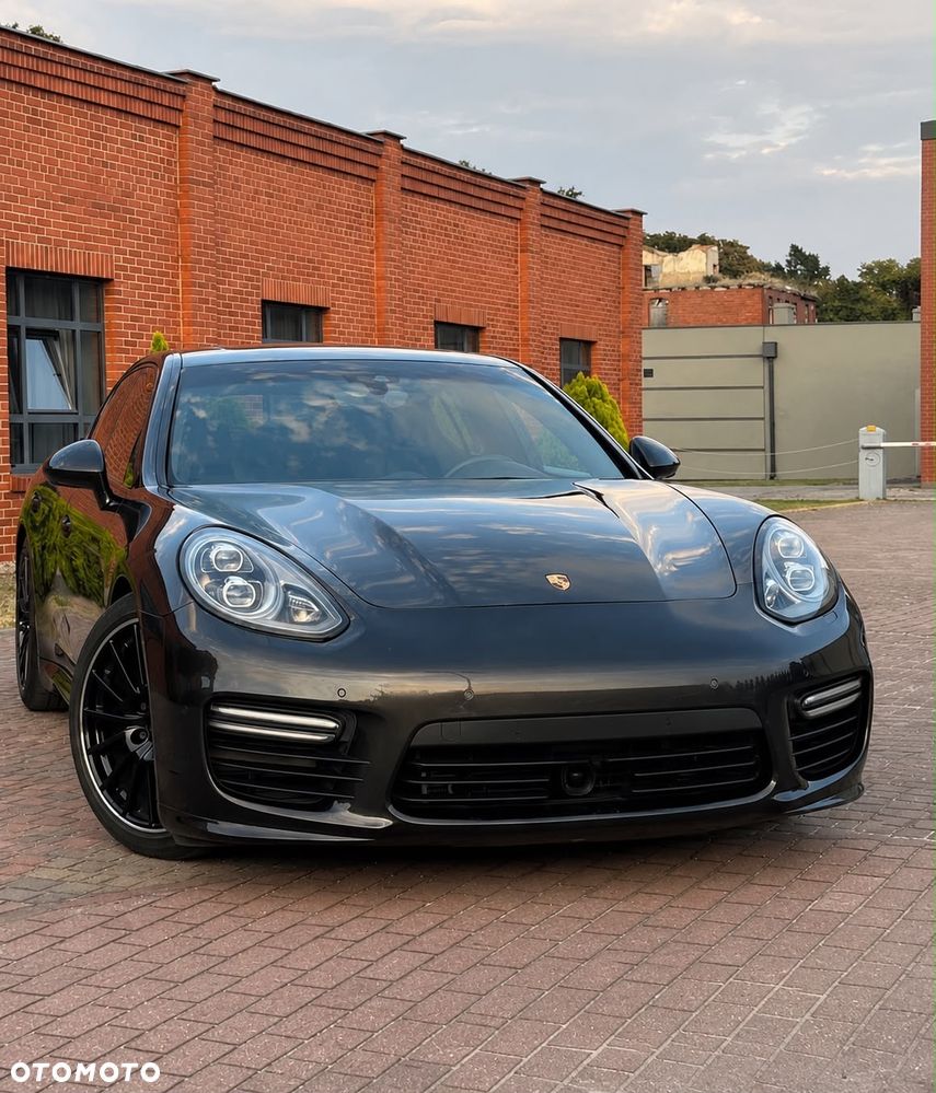 Porsche Panamera - 1