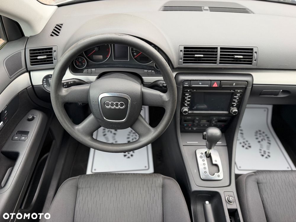 Audi A4 Limousine - 28