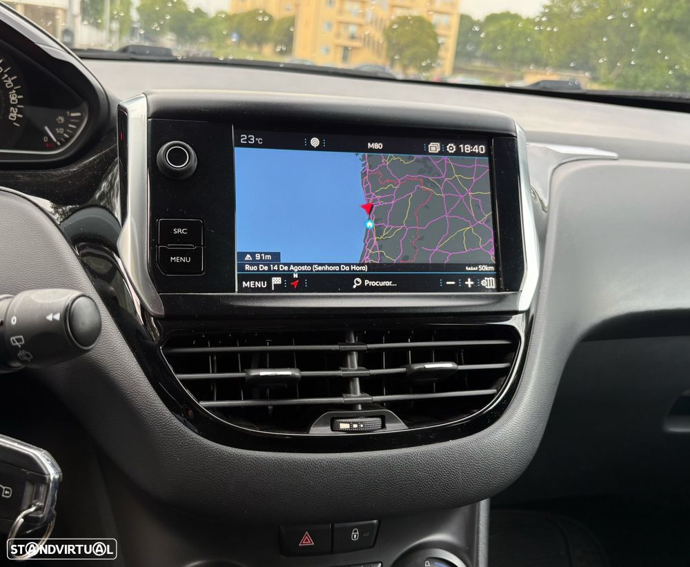 Peugeot 208 1.2 PureTech Signature - 8