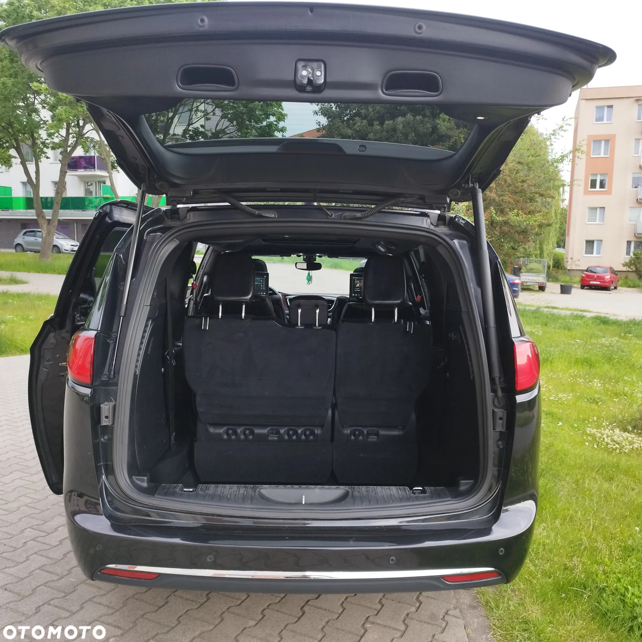 Chrysler Pacifica - 16