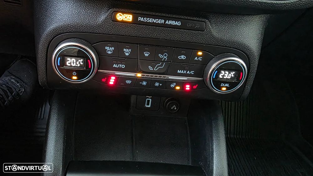 Ford Focus 1.0 EcoBoost Hybrid TITANIUM DESIGN - 38