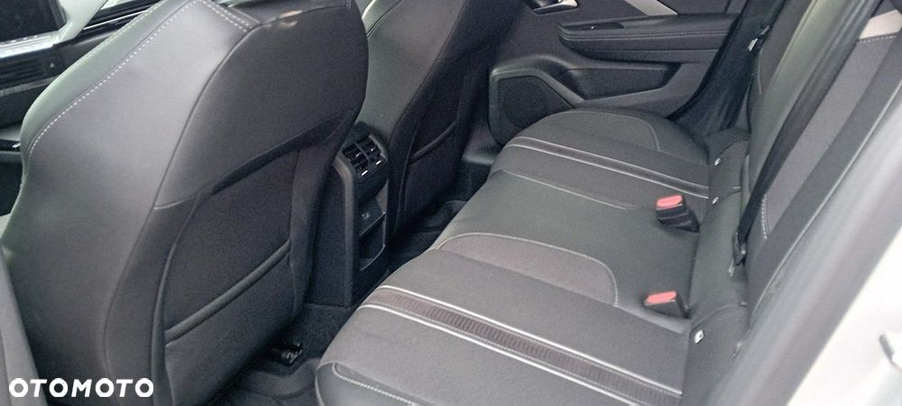 Opel Astra 1.2 T GS Line S&S - 25