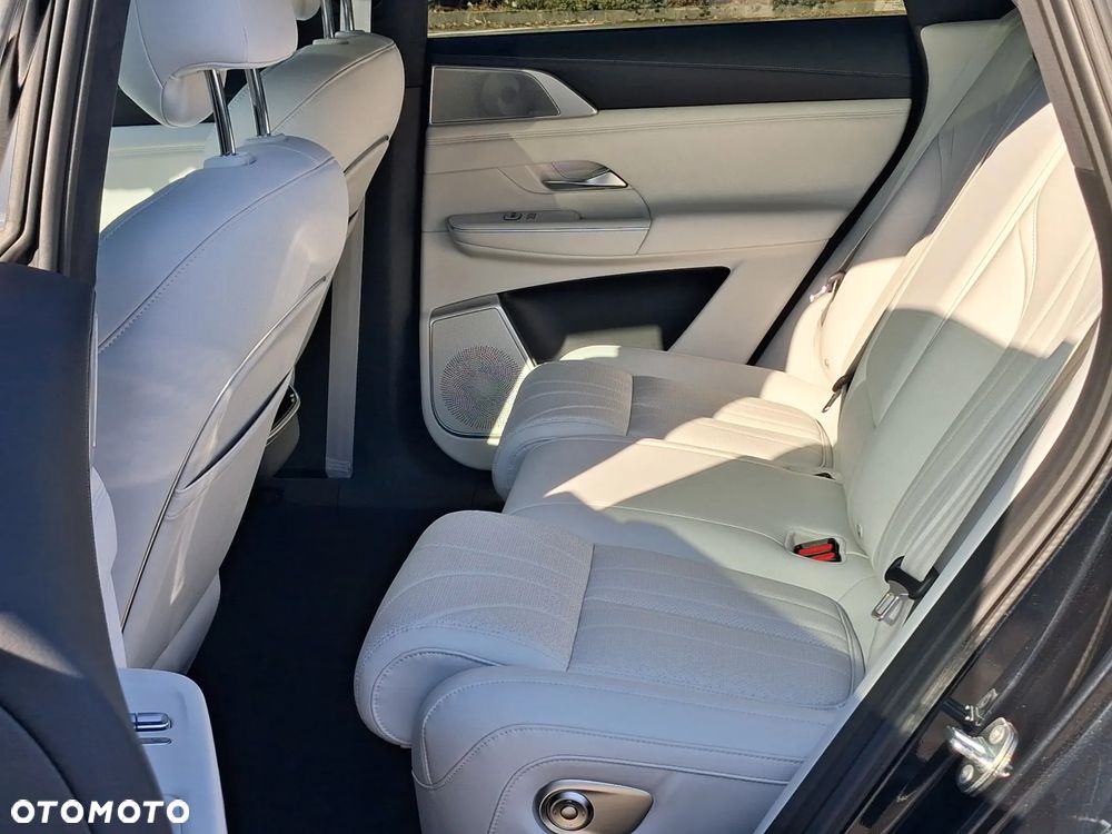 XPeng G9 80.3 kWh RWD Standard Range - 11