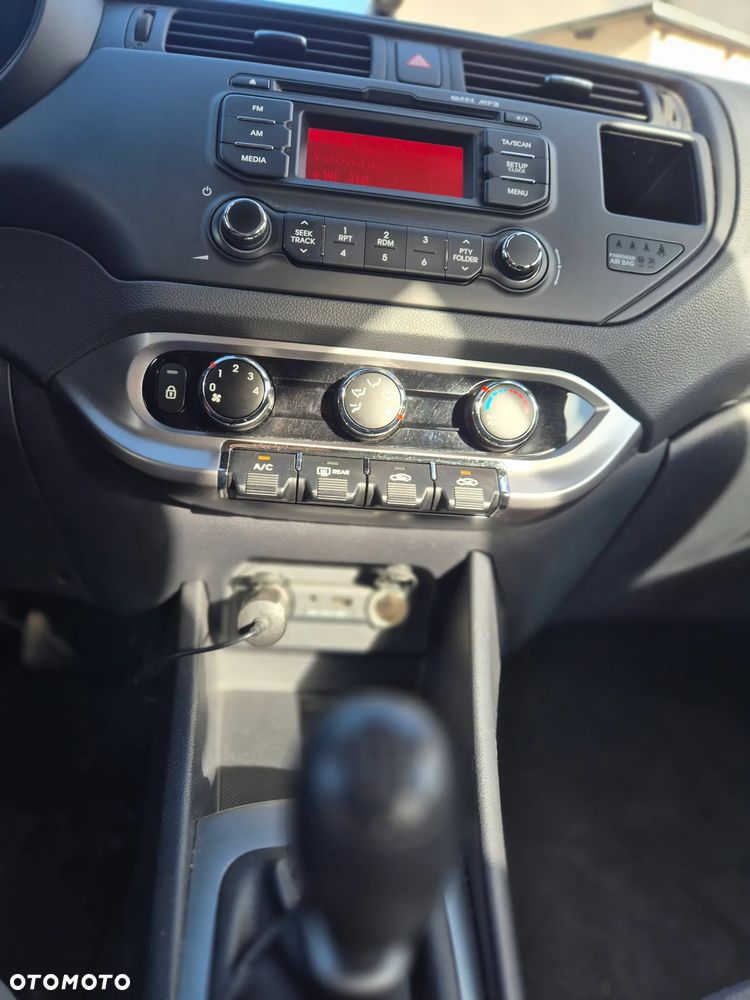 Kia Rio - 14