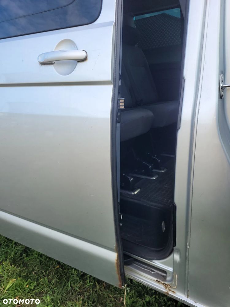Volkswagen Caravelle - 9