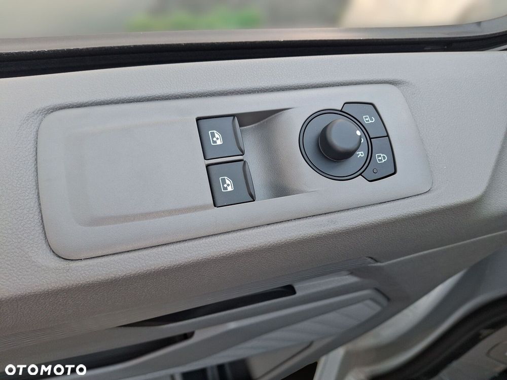 Volkswagen Transporter Furgon 2.0 TDI 150 KM manual - 15