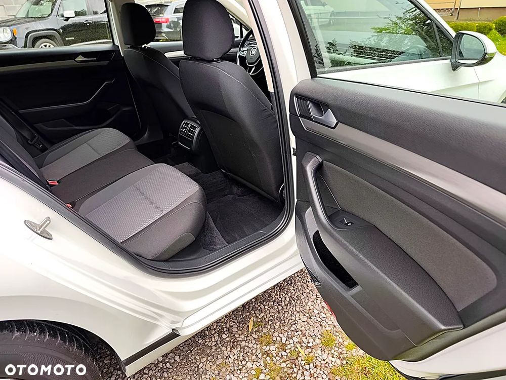 Volkswagen Passat Variant 1.6 TDI (BlueMotion Technology) Comfortline - 21