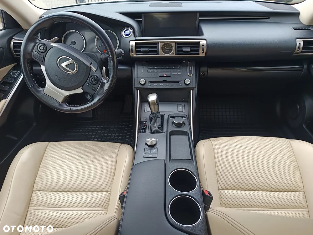 Lexus IS - 8