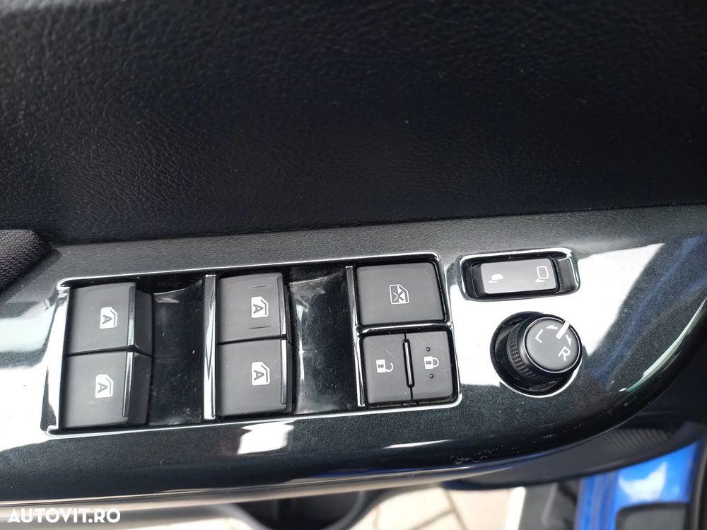 Toyota Hilux 4x4 Double Cab A/T Invincible - 12