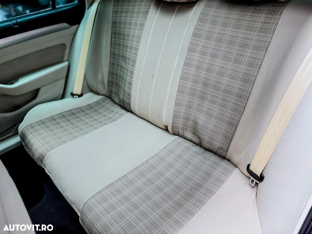 Volkswagen Passat - 25