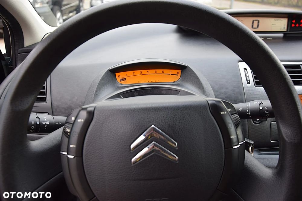 Citroën C4 1.4 16V Advance - 23