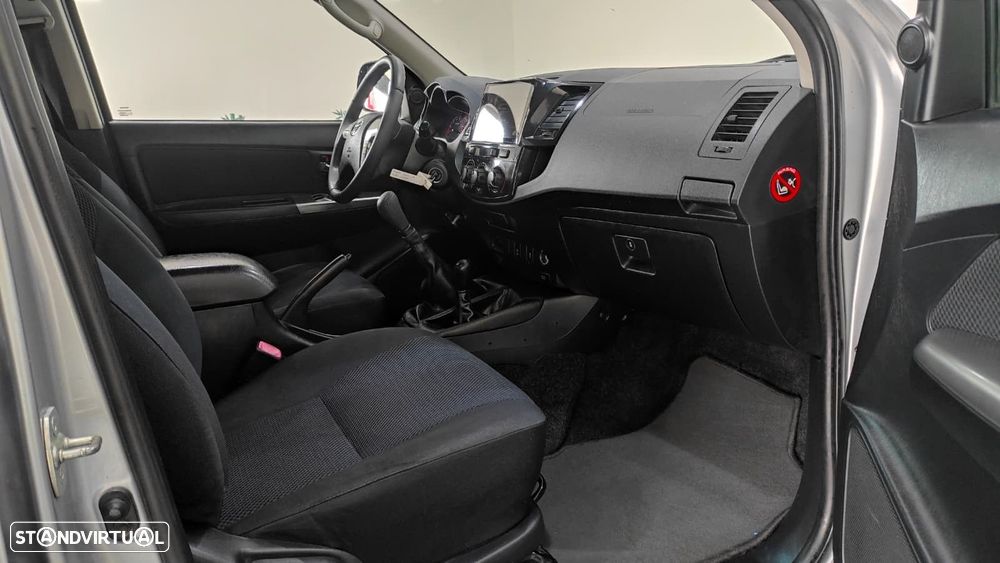 Toyota Hilux 2.5 D-4D 4WD CD T+Nav+PM - 22