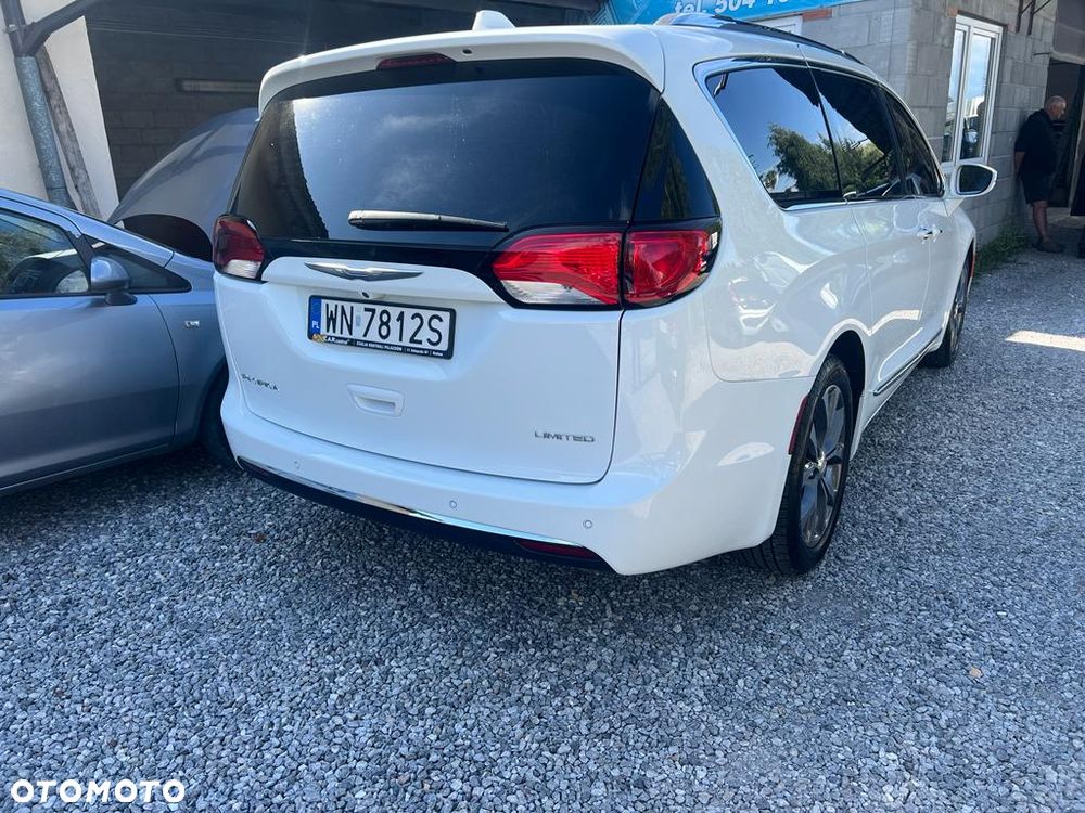 Chrysler Pacifica - 10