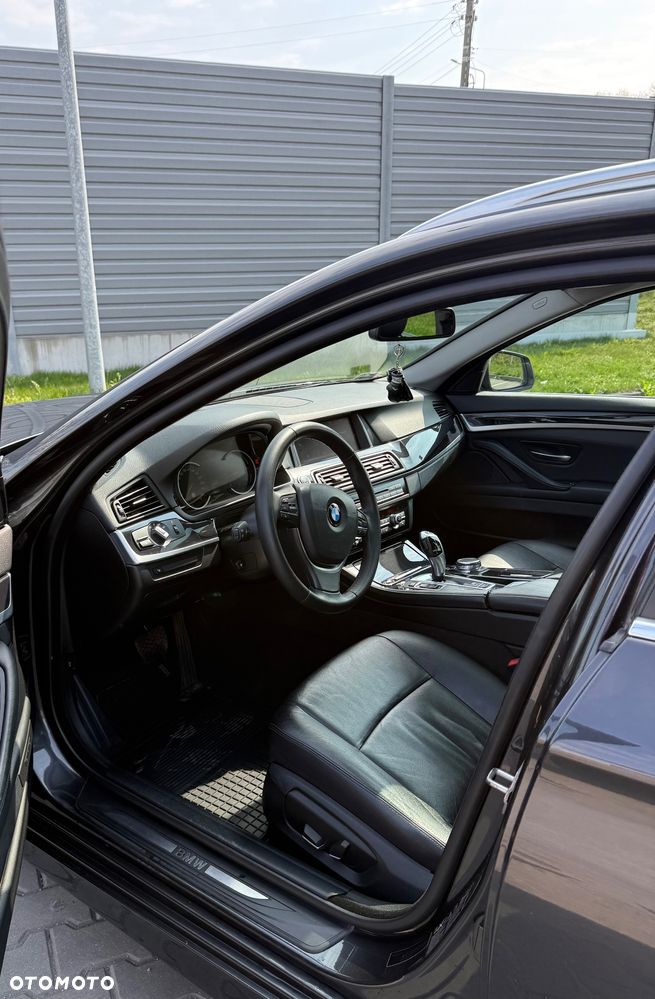 BMW Seria 5 520d xDrive - 12