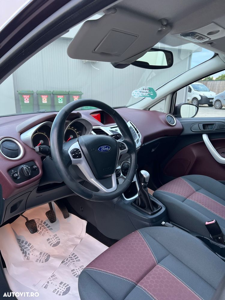 Ford Fiesta 1.6 TDCi DPF Titanium - 9