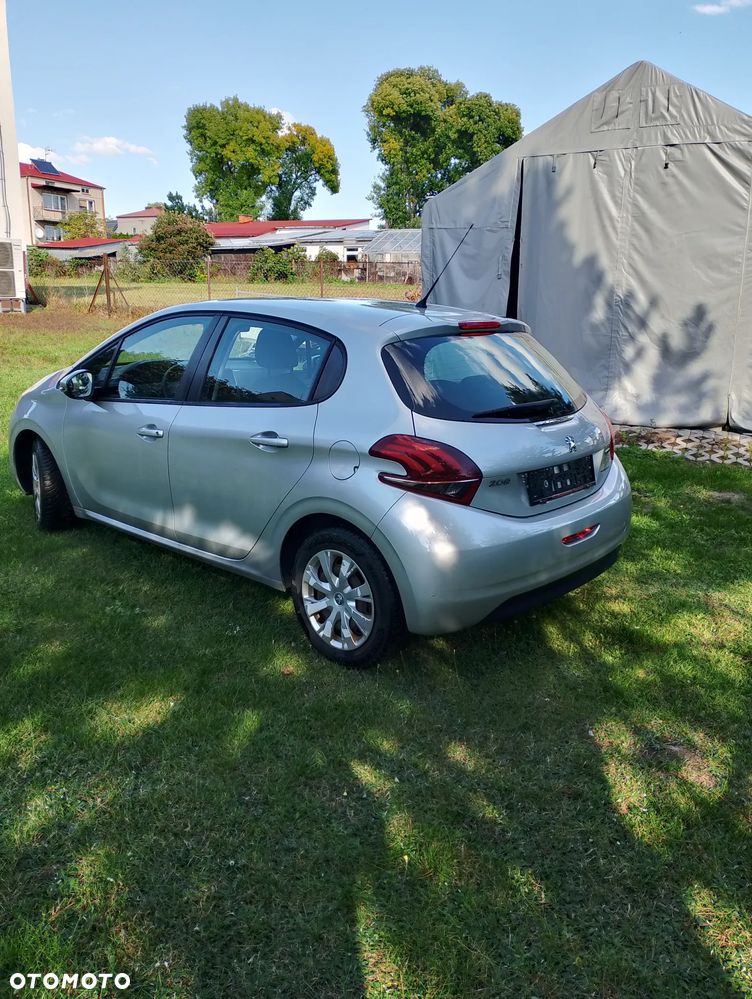 Peugeot 208 - 5