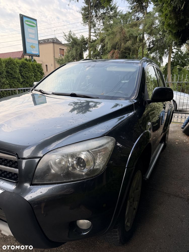 Toyota RAV4 - 1