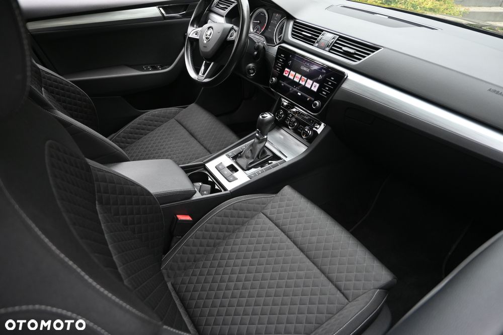 Skoda Superb 2.0 TDI SCR Sportline DSG - 21