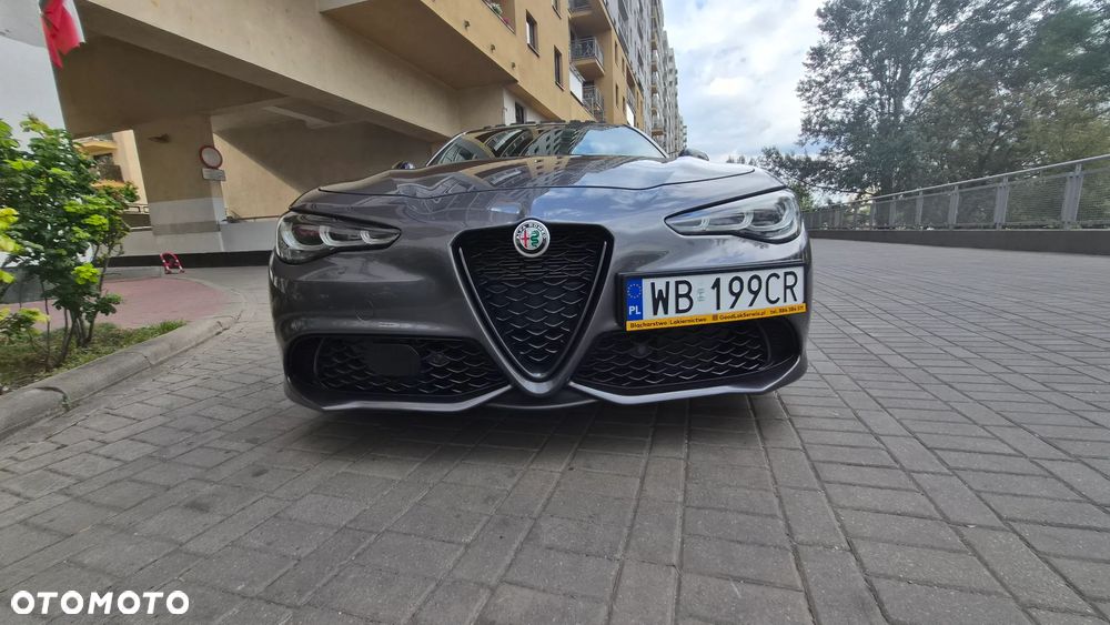 Alfa Romeo Giulia 2.0 Turbo 16V AT8-Q4 Veloce - 4