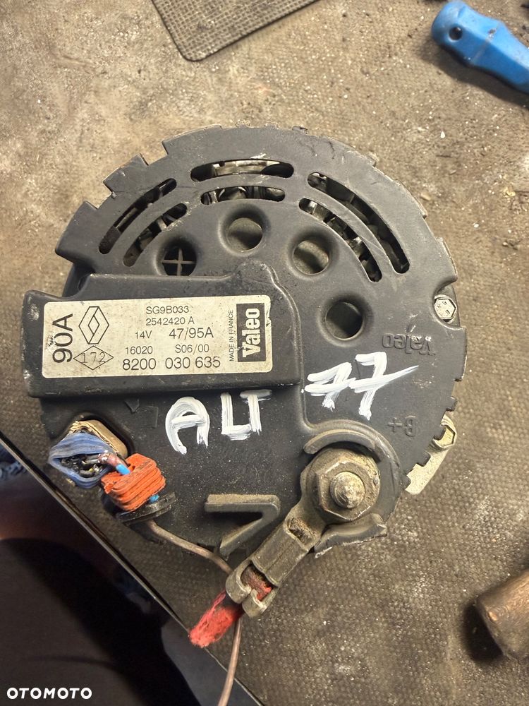ALTERNATOR Renault 90 A 8200030635 - 1