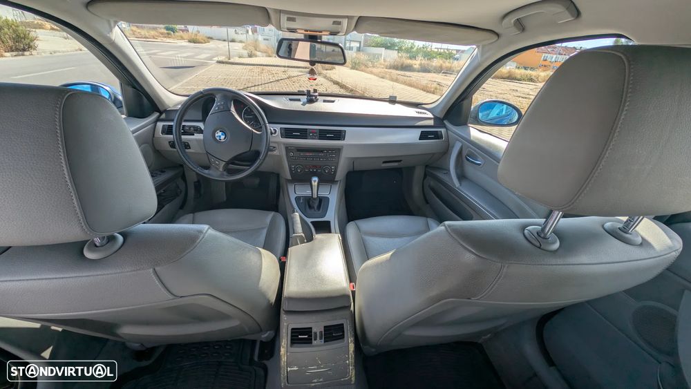 BMW 320 dA Exclusive - 27