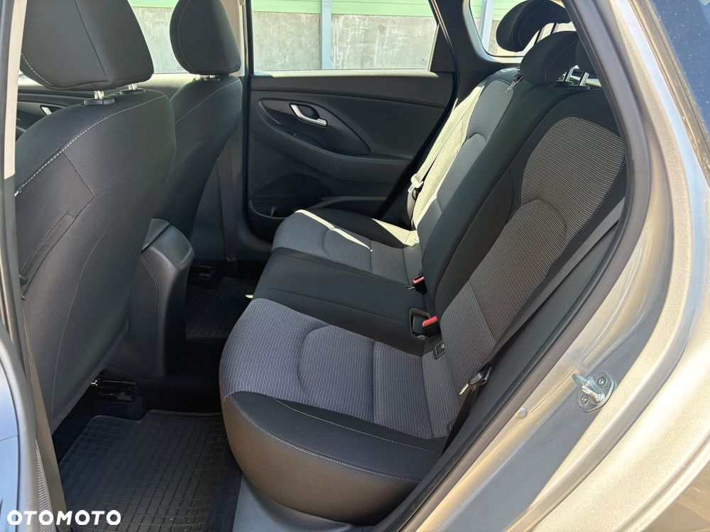 Hyundai i30 1.5 DPI Classic + - 26