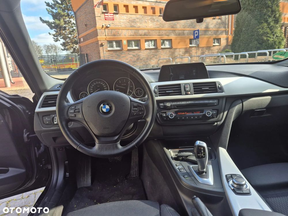 BMW Seria 3 320d - 16