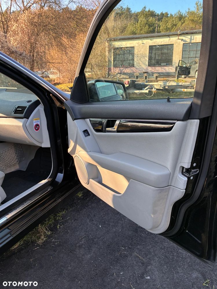 Mercedes-Benz Klasa C 200 CDI DPF BlueEFFICIENCY - 19