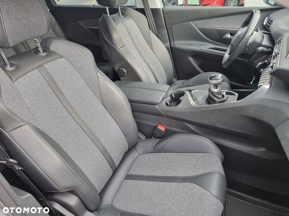 Peugeot 5008 1.2 PureTech Allure S&S - 21