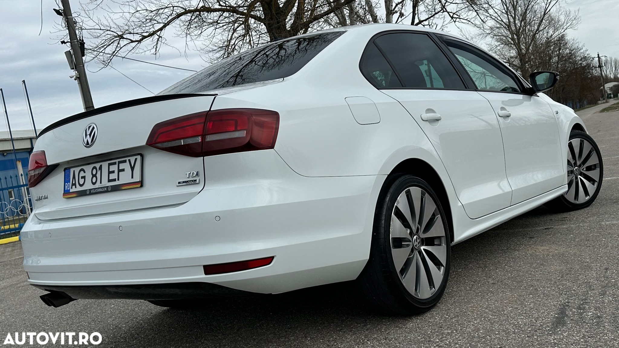 Volkswagen Jetta 2.0 TDI DSG Highline - 29