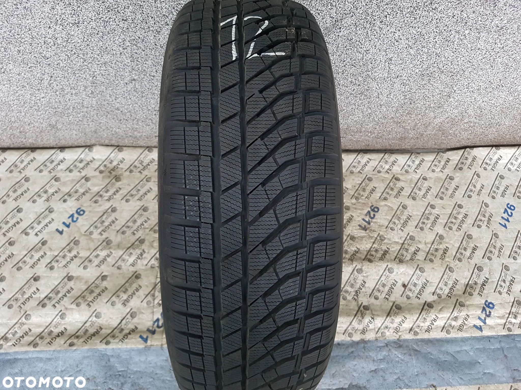 OPONA FALKEN EUROWINTER HS02PRO  235/65R17  235/65/17 - 1