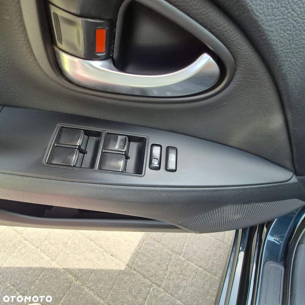 Toyota Avensis - 15