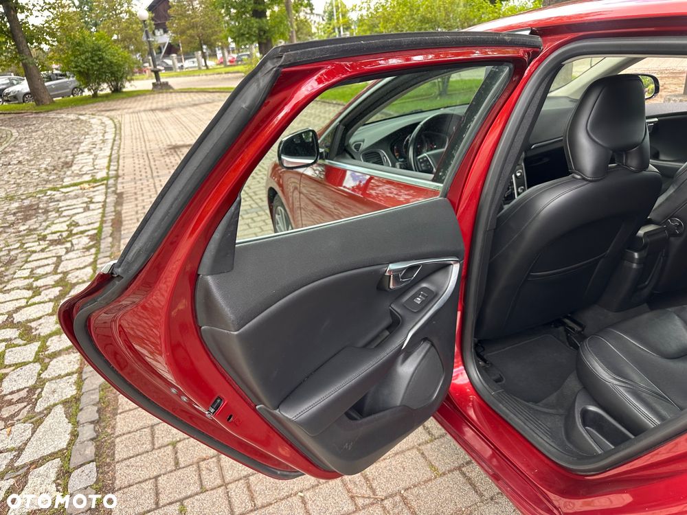 Volvo V40 D4 Inscription - 18
