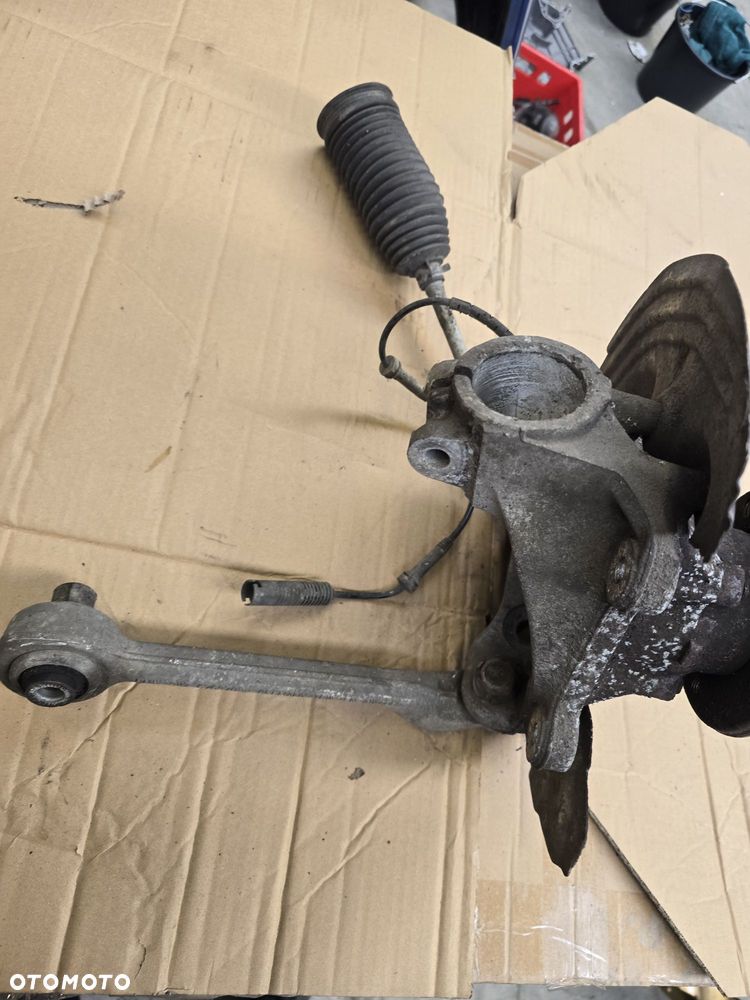 Bmw e9x zwrotnica prawa