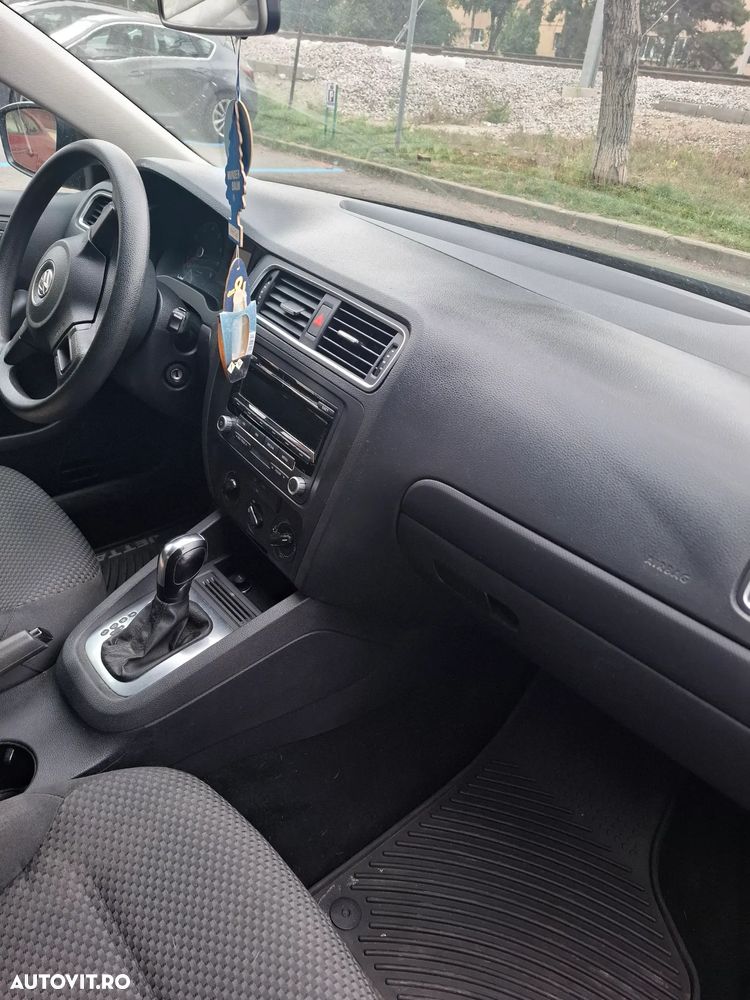 Volkswagen Jetta - 6