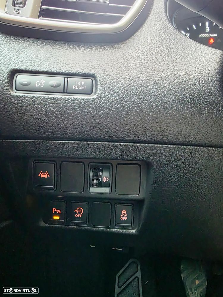 Nissan Qashqai 1.5 dCi N-Connecta 18 - 32