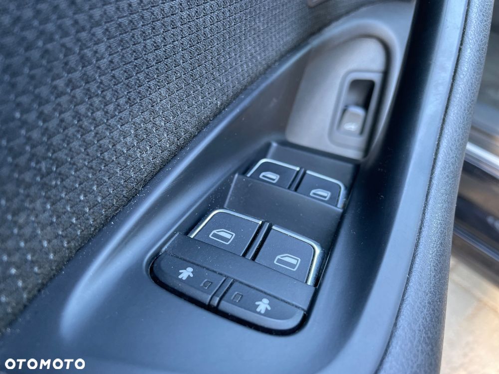 Audi A6 Avant 2.0 TDI Ultra DPF S tronic - 25