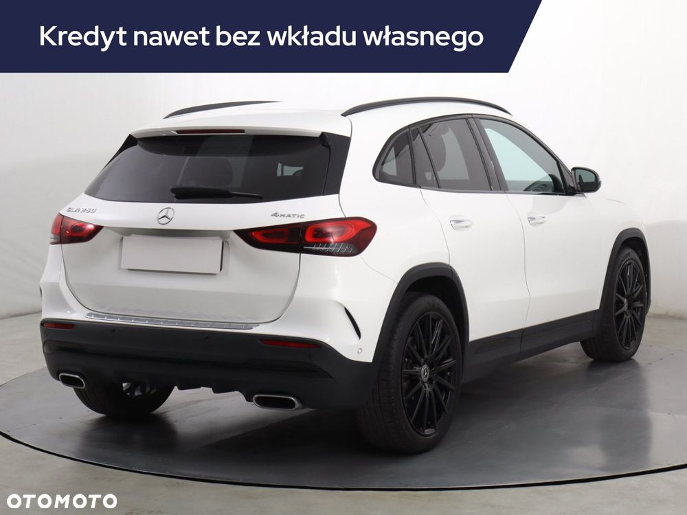 Mercedes-Benz GLA - 7