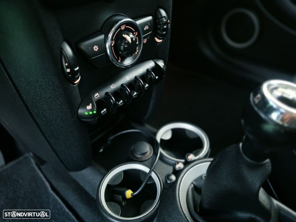 MINI 3 Portas Cooper D - 18