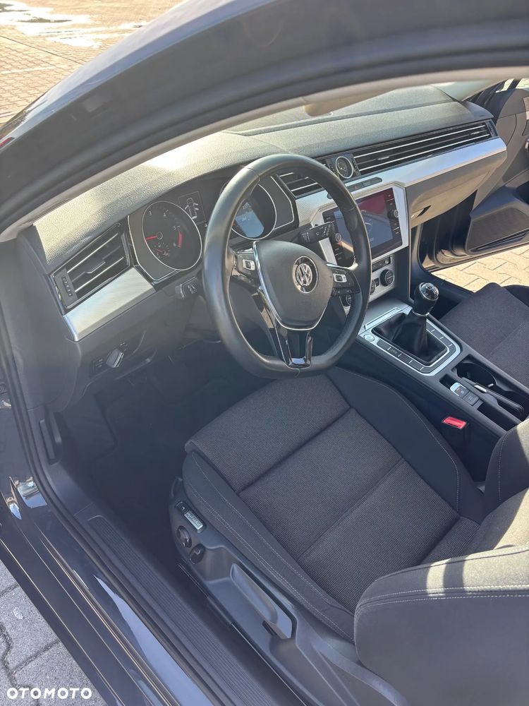 Volkswagen Passat 2.0 TDI SCR BlueMotion Comfortline - 8