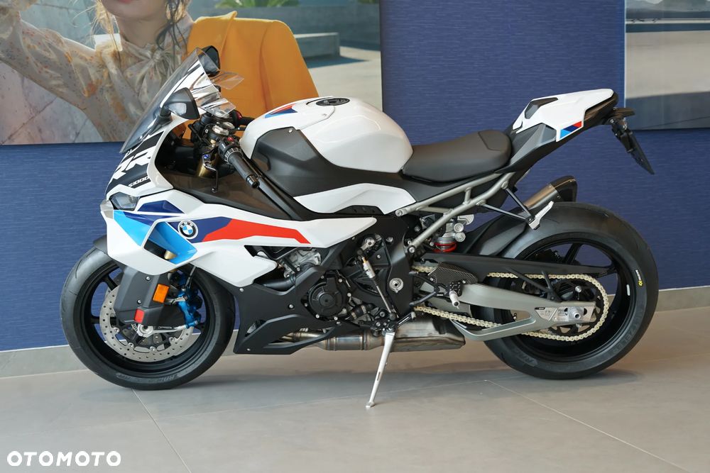 BMW S - 8