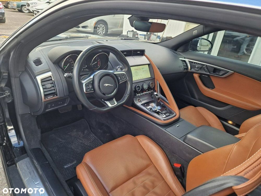 Jaguar F-Type 2.0 Turbo Chequered Flag - 8