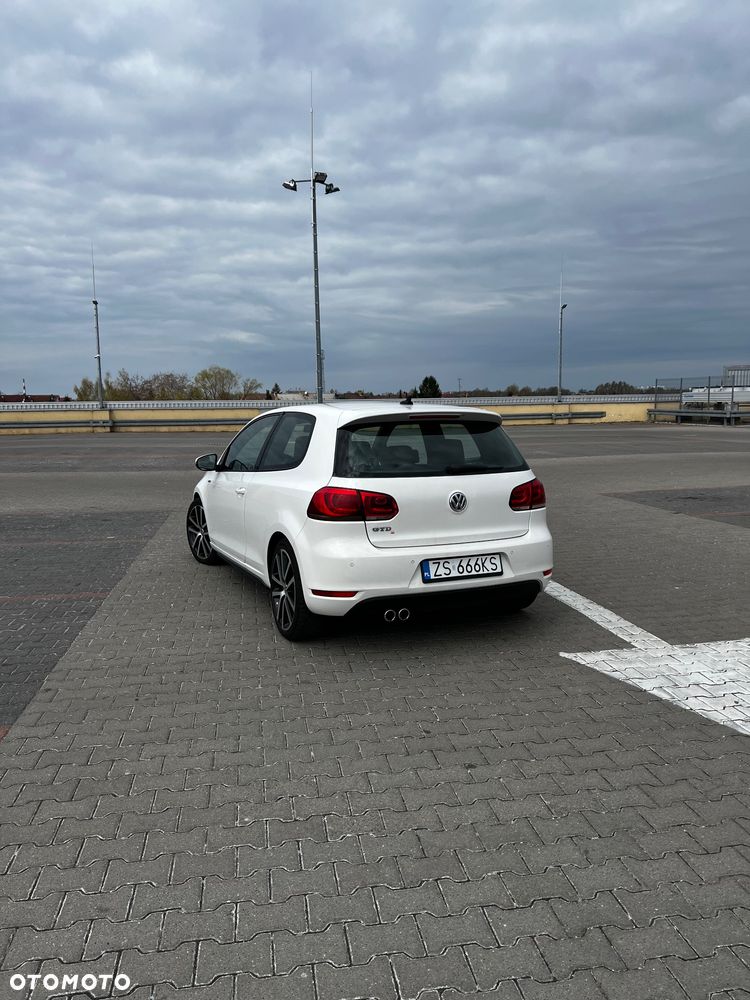 Volkswagen Golf - 5